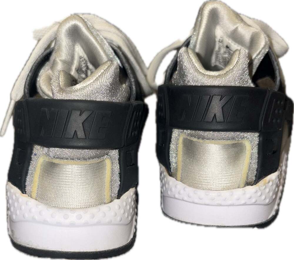 Nike Air Huarache Kids 13C Metallic Silver Black Shoes 704949-044 - Picture 3 of 7